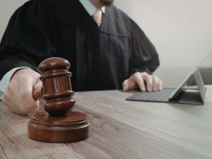 Rüyada Hakim Görmek